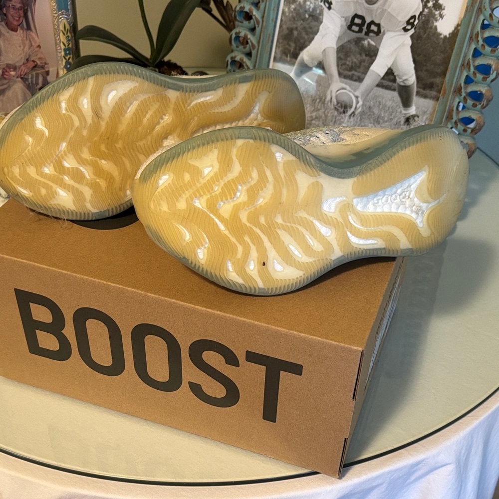 Yeezy Boost 380 (Adidas) - Picture 7 of 8